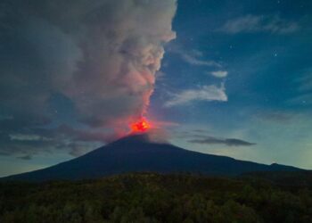 Rescatan a imprudente alpinista que subió al Popocatépetl y quedó atrapado