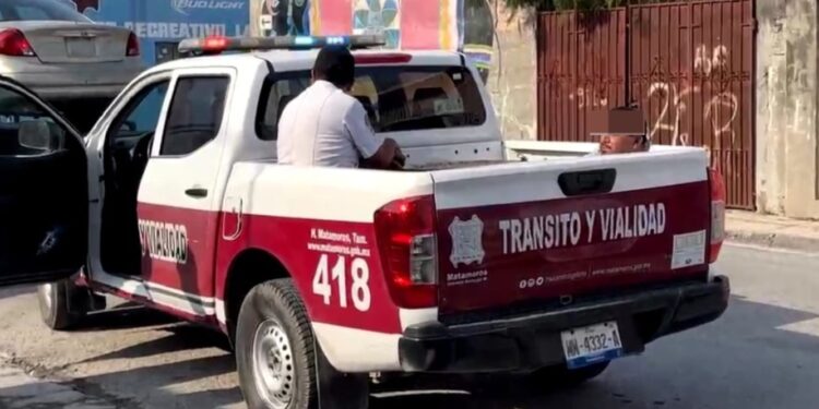 Intenta proteger a su pareja y ambos son arrollados por ebrio en Matamoros