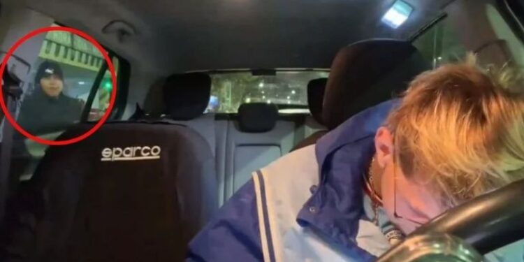 Video. ¡Impactante!, dan cristalazo y asaltan a taxista en transmisión en vivo