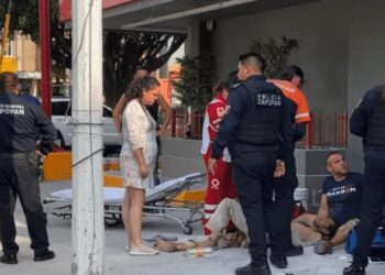 Indigentes PRENDEN FUEGO a otro por hacerles “competencia” pidiendo dinero