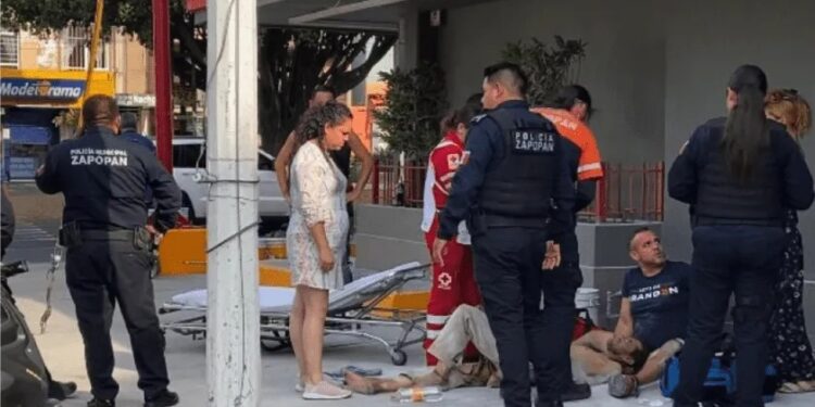 Indigentes PRENDEN FUEGO a otro por hacerles “competencia” pidiendo dinero