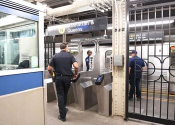 Pidió «por favor» que le bajaran a la música en el Metro y ¡lo APUÑALAN!