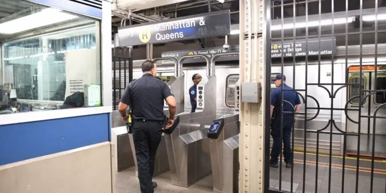 Pidió «por favor» que le bajaran a la música en el Metro y ¡lo APUÑALAN!