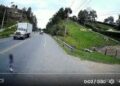 Video. ¡Niña vive de “milagro” tras ser arrollada por 3 motocicletas!