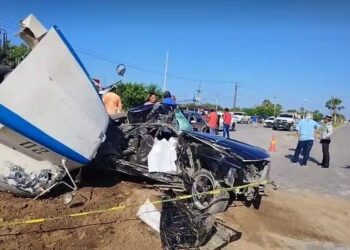 Muere jovencito «APLASTADO» dentro de vehículo impactado por camión en Matamoros