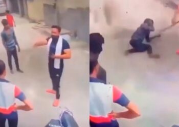 Video. Sujeto AZOTA a perrito contra el suelo y justiciero le da ¡una PALIZA!