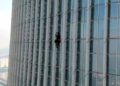 ¡¿’Hombre araña’ eres tú?!, arrestan a sujeto por escalar impresionante rascacielos