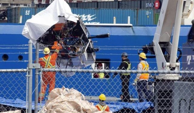 «Titán» vuelve a tierra: recuperan los restos del sumergible tras la tragedia