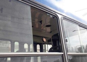 Ladrón MUERE al tratar de escapar por la ventanilla de un CAMIÓN en marcha