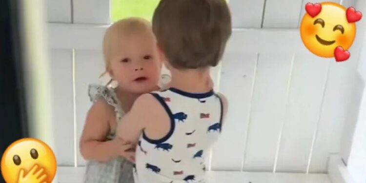 Video. Sorprende a su hija abrazando a un niño y ¡la reacción de la nena se viraliza!