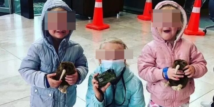 Engaño cruel: dijo a sus 3 niñas que harían “collares” antes de estrangularlas
