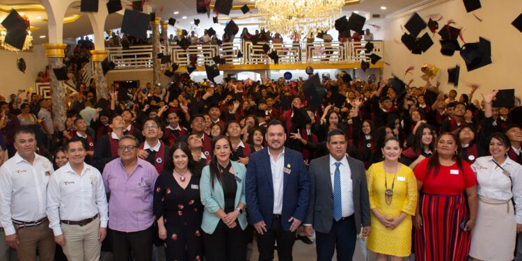 Alcalde de Río Bravo apadrina a Generación 2020-2023 de Secundaria 92