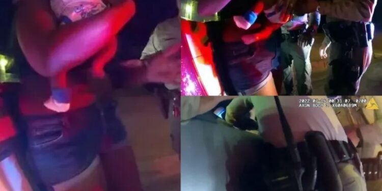 Video. DESALMADO policía GOLPEA a mujer mientras ella cargaba a su BEBITO
