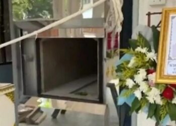 Video. ¡De terror!, mujer despierta en su funeral antes de ser cremada