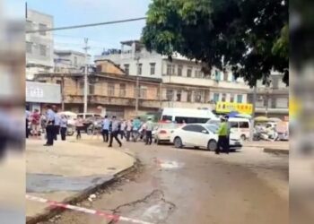Desquiciado ataca con cuchillo en una guardería, ¡hay 6 muertos!