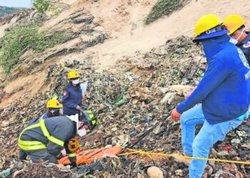 Hallan CADÁVER de empleado tras 72 horas de derrumbe en BASURERO de Naucalpan