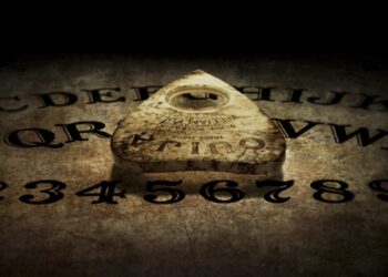 Video. ¿Posesión demoniaca?, jóvenes juegan a la Ouija y sufren convulsiones