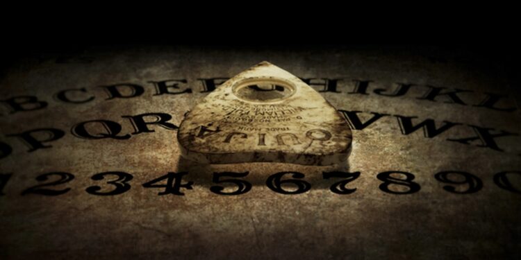 Video. ¿Posesión demoniaca?, jóvenes juegan a la Ouija y sufren convulsiones
