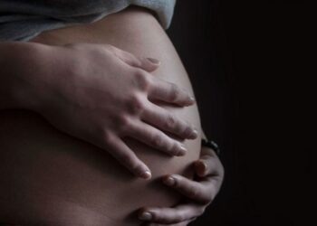 Denuncian al IMSS por dejar FETO muerto en el VIENTRE de su madre ¡por 4 DÍAS!
