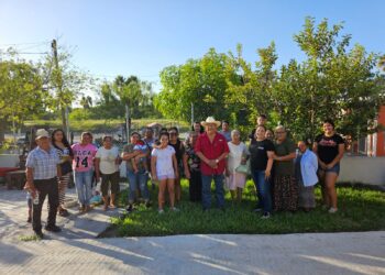 Regidor visita y convive con familias para escuchar necesidades en Valle Hermoso