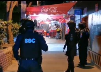 EJECUTAN a padre a “sangre fría” frente a su NIÑO de 8 años en una taquería