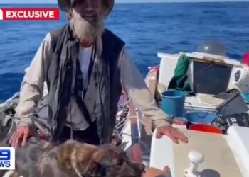Sobrevive con su perrita 2 meses perdido en altamar tras zarpar de México