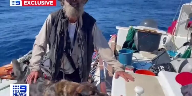 Sobrevive con su perrita 2 meses perdido en altamar tras zarpar de México