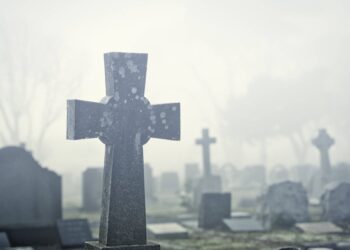 De ultratumba: la entierran viva y pasa 11 días intentado salir hasta morir