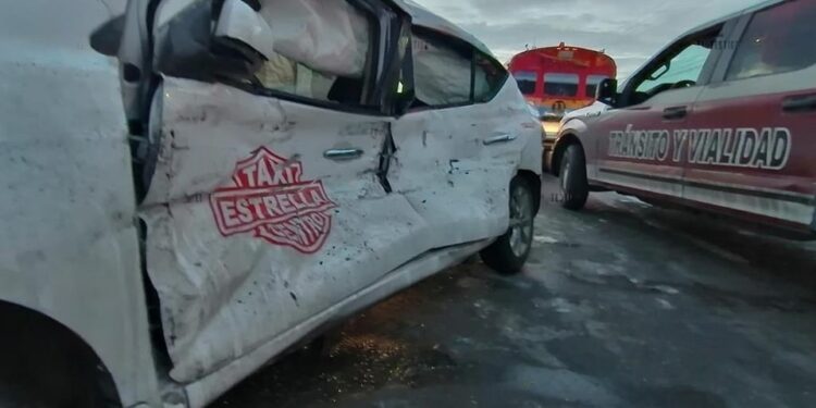 ¡Deja 10 lesionados tras ‘volarse’ luz roja y estrellarse contra taxi en Matamoros!