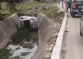 Por ‘ACELERADO’ protagoniza terrible VOLCADURA en canal de Tampico