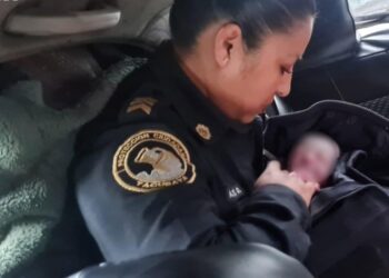De ‘Polis’ a parteras: uniformados ayudan a mujer a dar a luz a su bebé en CDMX