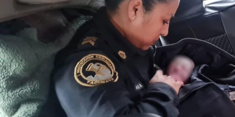 De ‘Polis’ a parteras: uniformados ayudan a mujer a dar a luz a su bebé en CDMX