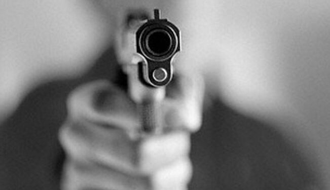 Dan 2 TIROS en el cráneo a hombre y sobrevive, ¡lo apodaron “CABEZA dura”!