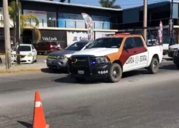 Sujeto se DISPARA a bordo de su ‘troca’ en avenida de Ciudad Victoria