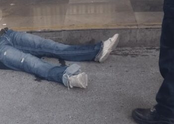 Estudiante de la UANL se arroja de estación del Metro y queda HERIDA