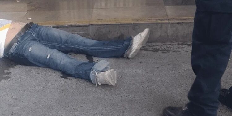 Estudiante de la UANL se arroja de estación del Metro y queda HERIDA