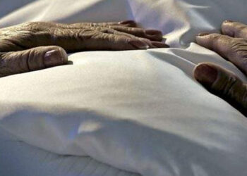 ¡Abuelita MUERE en su casita y sus 2 PERRITOS cuidaban el CADÁVER en NLD!