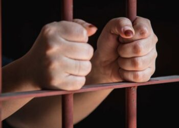 Joven se NIEGA a boda “arreglada” y la encarcelan por “humillar” a su prometido