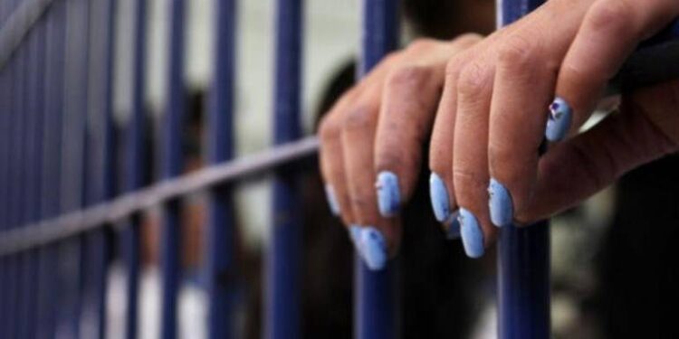 Reclusa denuncia haber sido ABUSADA por su compañera ‘TRANS’ en prisión de Chalco