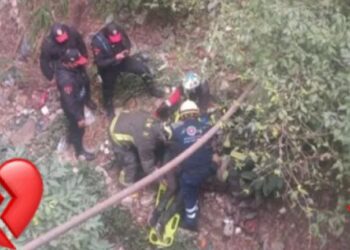 Hallan CUERPECITO de NIÑO que cayó a una alcantarilla en Michoacán