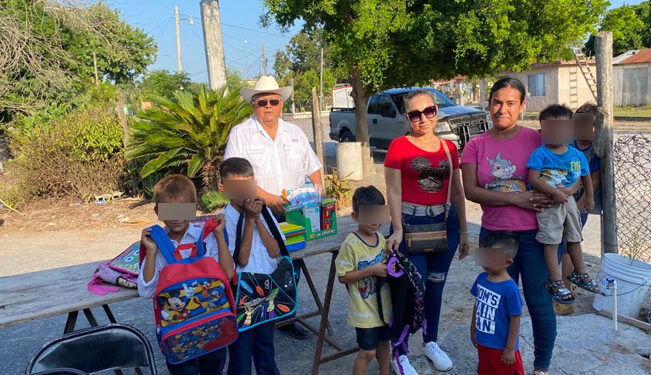 Continúan apoyando a las familias con útiles escolares en Valle Hermoso