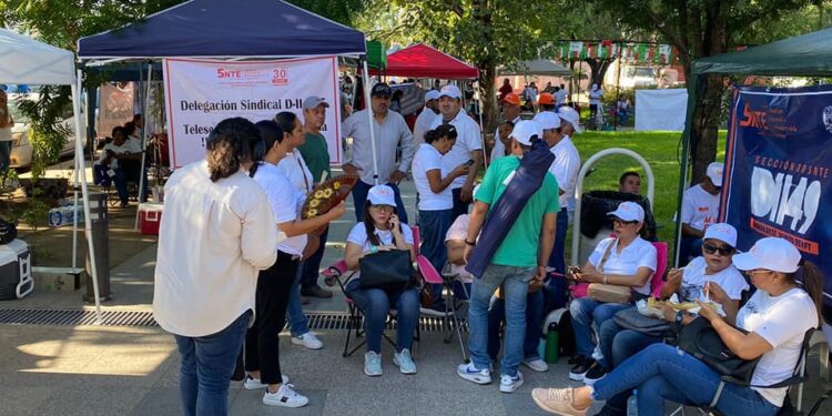 “¡No nos vamos!”: maestros advierten plantón permanente en la plaza del 15 en Victoria