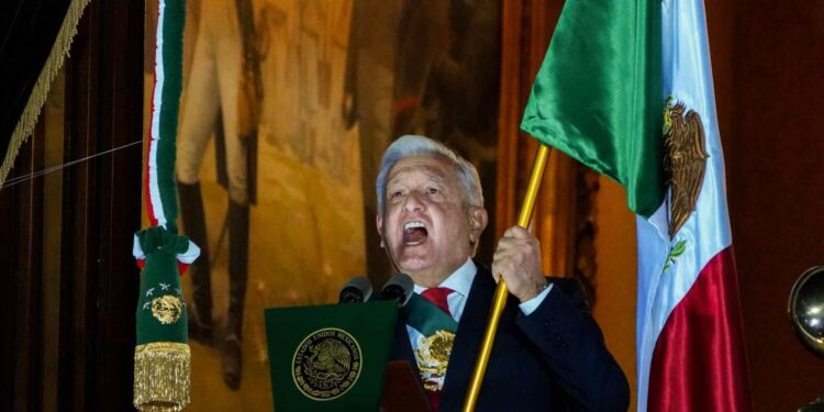 “¡Viva México!”: AMLO celebra su penúltimo Grito de Independencia