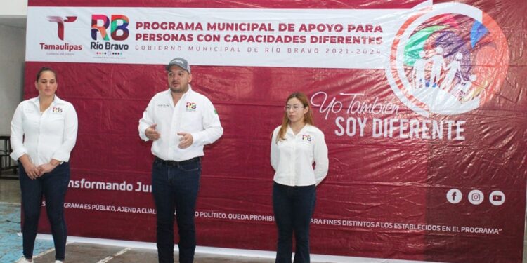 Alcalde de Río Bravo entrega apoyos del programa “Yo También Soy Diferente”