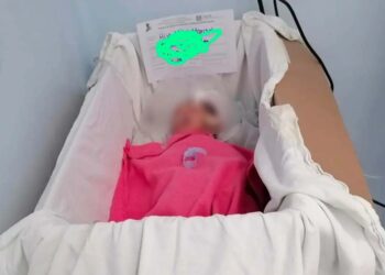 Despiden a “doc” por poner a BEBÉ en cunero improvisado con una CAJA