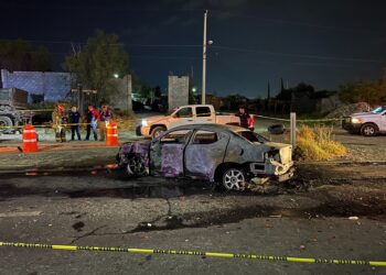 Queda CARBONIZADO dentro de su vehículo tras CHOQUE en Nuevo Laredo