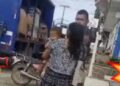 Video. ¡Despiadado!, golpea a BEBÉ mientras DISCUTE con la madre