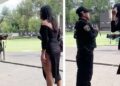 Video. Policía saca a MUJER ‘TRANS’ del baño de MUJERES y ella denuncia DISCRIMINACIÓN
