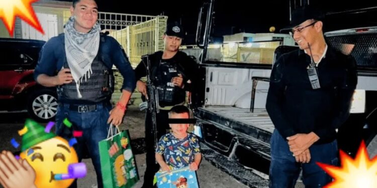 Dejan ‘plantado’ al pequeño Brandon en su cumpleaños; ¡’polis’ y bomberos lo sorprenden!