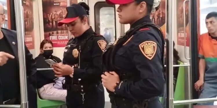 Video. “¡Son unas niñas!”: se quedan dormidas en el Metro y ‘polis’ las esposan y amenazan